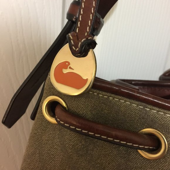 DOONEY & BOURKE VINTAGE HEART CANVAS SHOULDER BAG - Picture 4 of 5